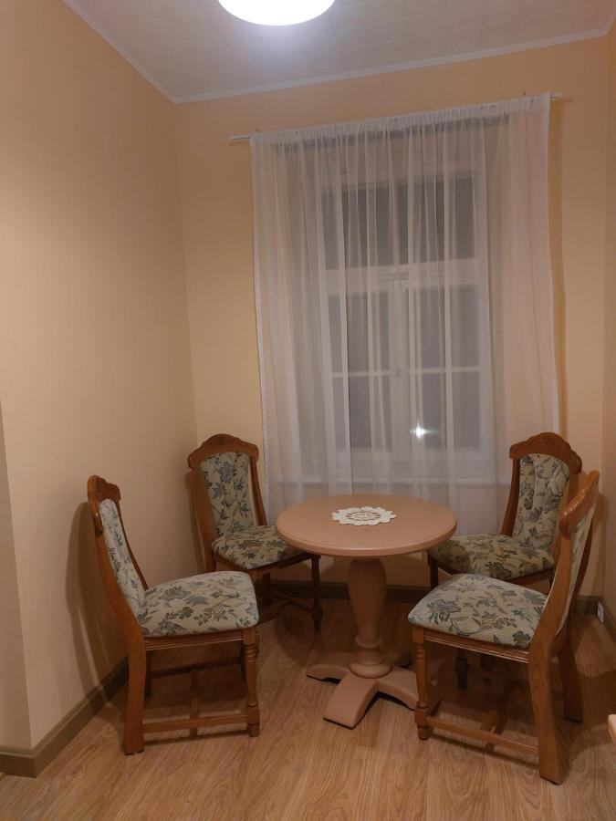 Pils Ielas Apartamenti Kandava Esterno foto