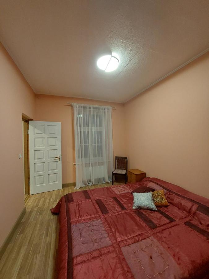 Pils Ielas Apartamenti Kandava Esterno foto