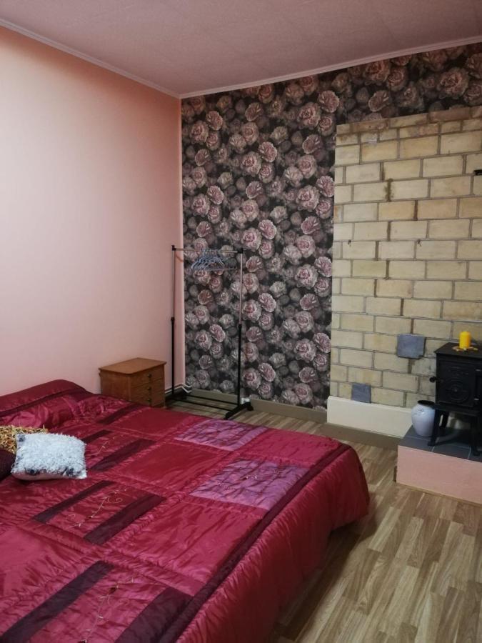 Pils Ielas Apartamenti Kandava Esterno foto